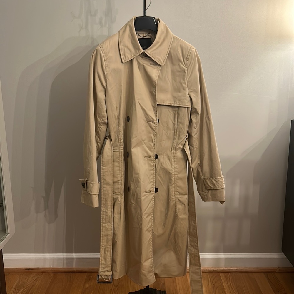 Banana Republic size small, classic twill trench, gently used.